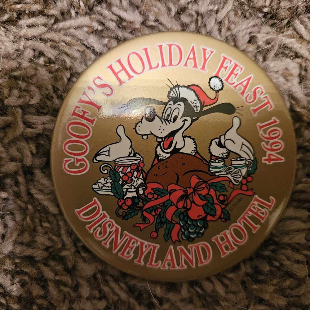 Disney Goofy's Holiday Feast 1994 Disneyland Pin